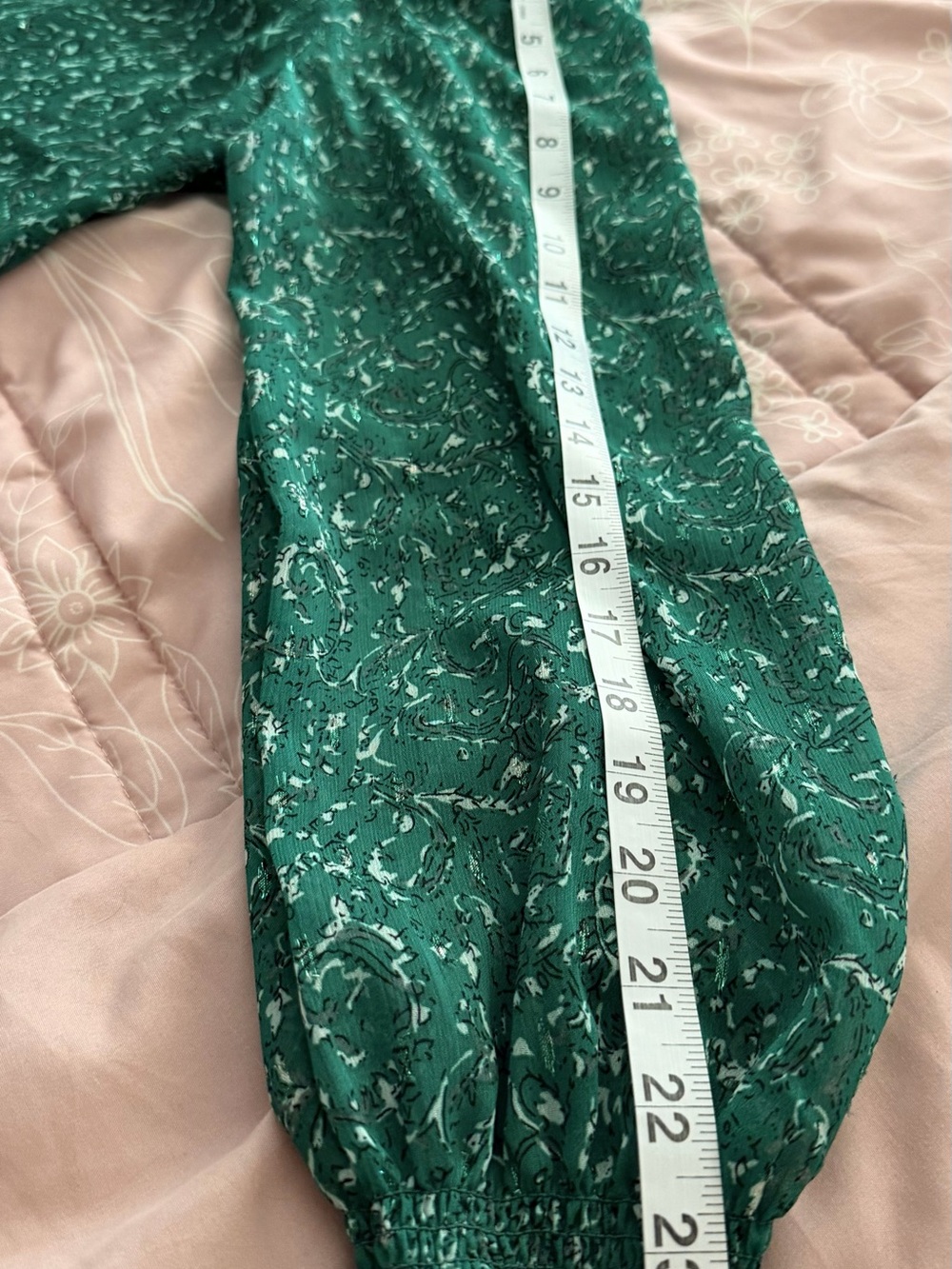cupcakes & cashmere Green Floral
Paisley Smocked Balloon Sleeve Blouse, Size M - Picture 11 of 14